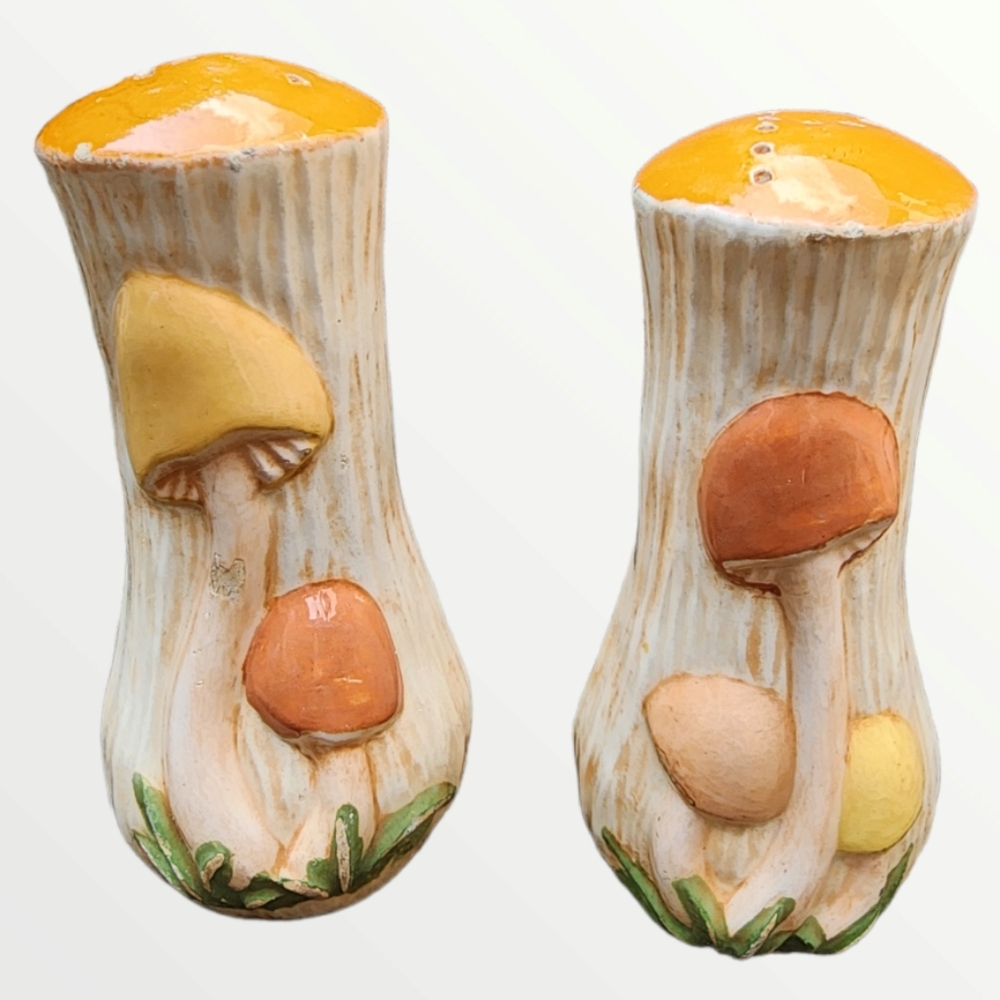 Vintage Arnel's Mushroom Salt and Pepper Shaker Set
